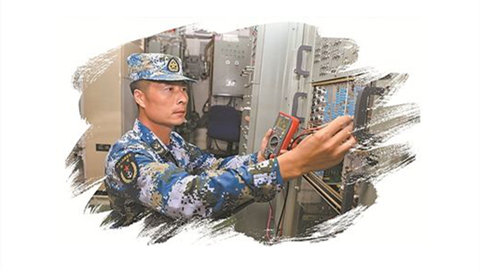 海軍?？谂炛髋诎喟嚅L(zhǎng)李明:做拳頭部隊(duì)的