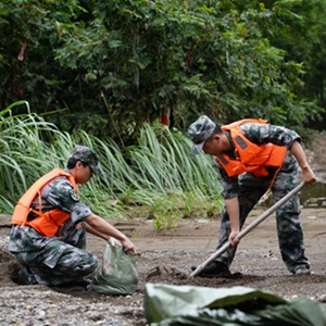 深山里的民兵救援隊