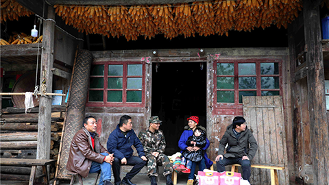 脫貧攻堅(jiān)丨“鄉(xiāng)親們能早日脫貧致富，就是我們的新年愿望”