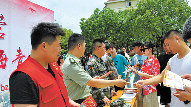 江蘇省江陰市人武部積極組織開(kāi)展征兵宣傳活動(dòng)