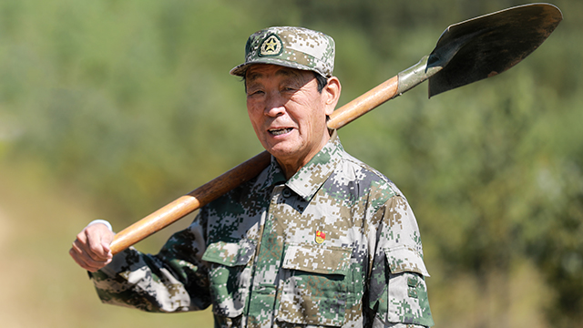 退休將軍植樹造林18年，家鄉(xiāng)從一片荒坡變一片林海