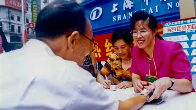 她用40年的堅(jiān)持，鑄就了南京路上這個(gè)“特殊品牌”
