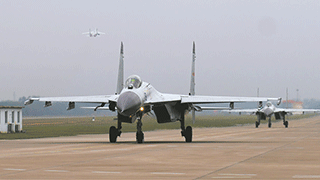 鏖戰(zhàn)云端！海軍航空兵某旅空中對抗訓練拉開戰(zhàn)幕