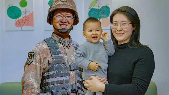 新年，英雄陳紅軍有了“全家?！保?>							<h3>新年，英雄陳紅軍有了“全家?！?！</h3>						</a>					</div>										<div   id=