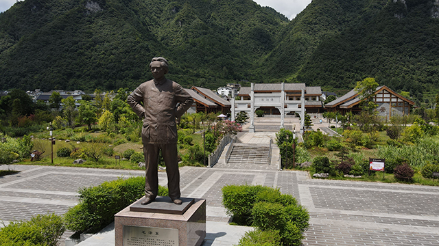 扶智扶志，里師脫貧奔小康