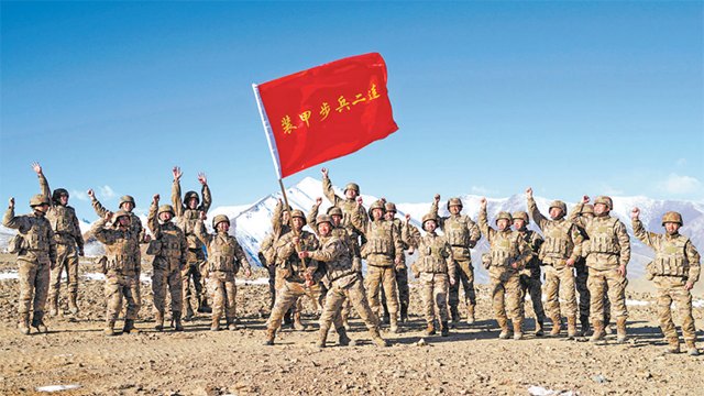 立功創(chuàng)模，軍營升起閃亮的星