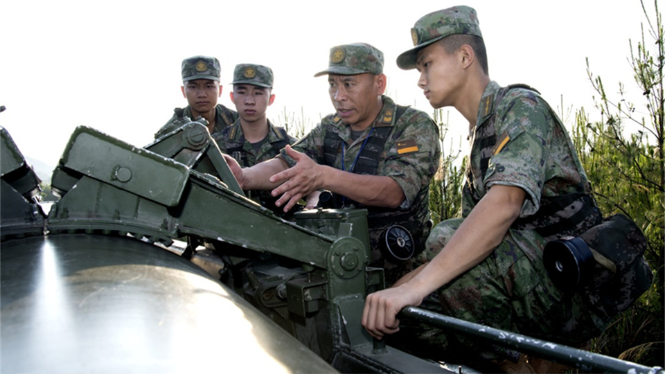 了不起的中國軍人丨二十大代表何賢達：“永遠不滿足于現(xiàn)狀，永遠向遠處看”